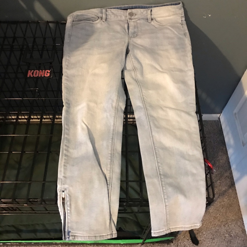 White House Black Market - Light Wash Skinny Crop